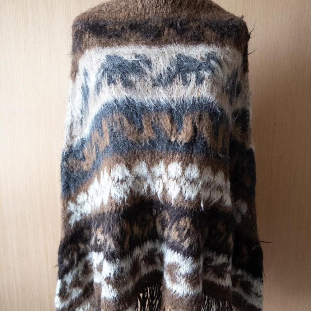 vtg alpaca brown and white poncho with fringe